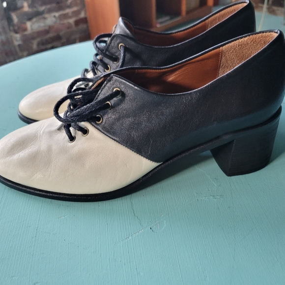 Handmade Leather Black and White Lace up Block Heels - Picture 2 of 9